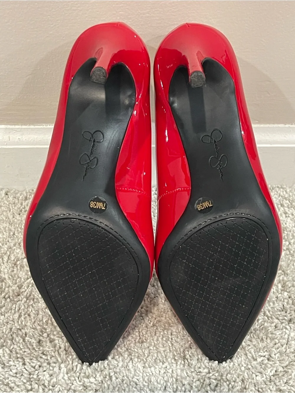 Jessica Simpson heel about